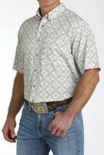 Load image into Gallery viewer, MEN'S SOUTHWESTERN PRINT SHORT SLEEVE ARENAFLEX BUTTON-DOWN SHIRT - GRAY / CREAM