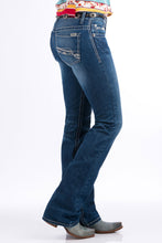 Load image into Gallery viewer, WOMEN'S CRUEL GIRL ABBY SLIM FIT JEAN MEDIUM STONEWASH
