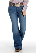 Load image into Gallery viewer, WOMEN'S SLIM FIT LYNDEN JEAN - MEDIUM STONEWASH