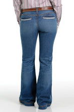 Load image into Gallery viewer, WOMEN'S SLIM FIT LYNDEN JEAN - MEDIUM STONEWASH