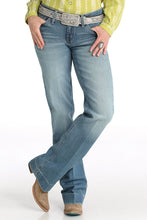 Load image into Gallery viewer, WOMEN'S CRUEL DENIM- JAYLEY LIGHT STONE
