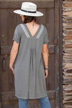 Load image into Gallery viewer, WOMEN&#39;S HEATHER GRAY TUNIC
