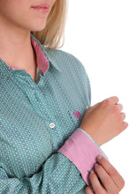 Load image into Gallery viewer, WOMEN&#39;S TENCEL GREEN AND WHITE MICRO-GEOMETRIC PRINT BUTTON-DOWN SHIRT
